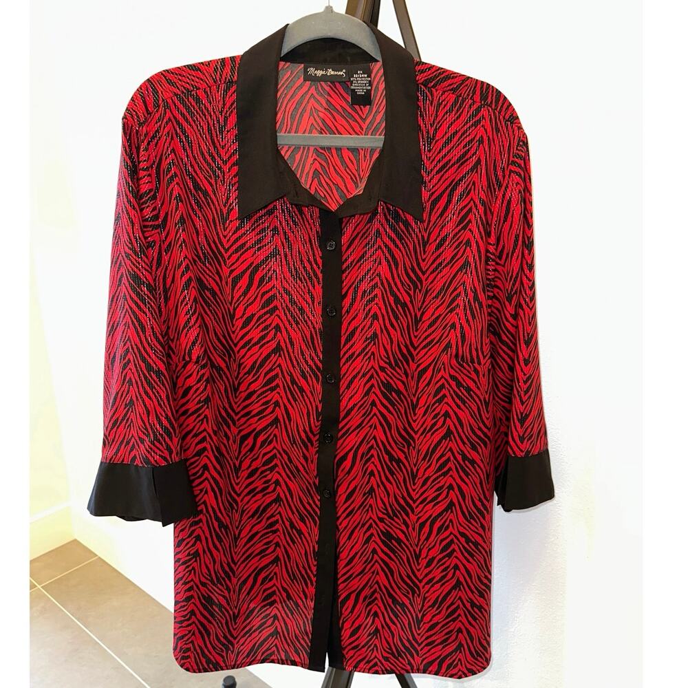 Curvy Plus 2X Maggie Barnes Red Black Animal-Striped Blouse Black Collar Cuffs